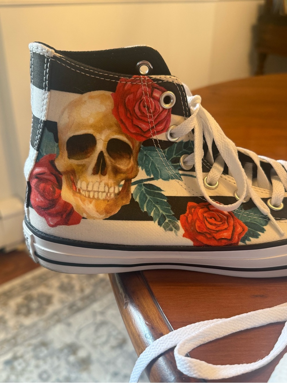Converse Black & White High-Top Sneakers with Red Rose and Skull Motif 🌹💀